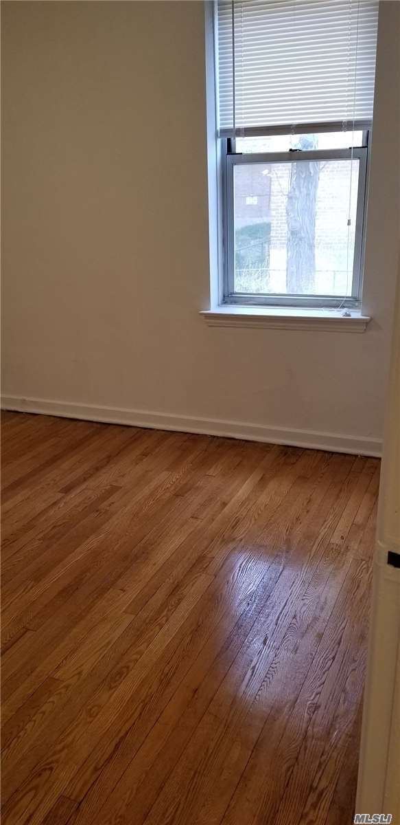 Foto del edificio - 144-45 Sanford Ave