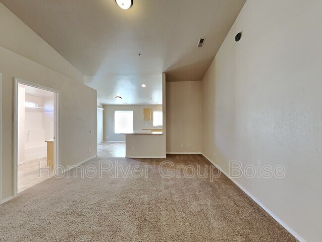 Building Photo - 2115 E Whispering Willow Ln