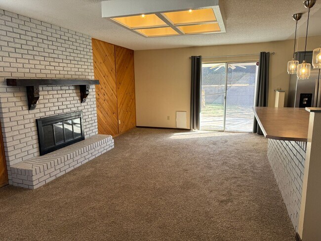 Building Photo - 3 Bedroom, 2 Bathroom Home Near Chelwood P...