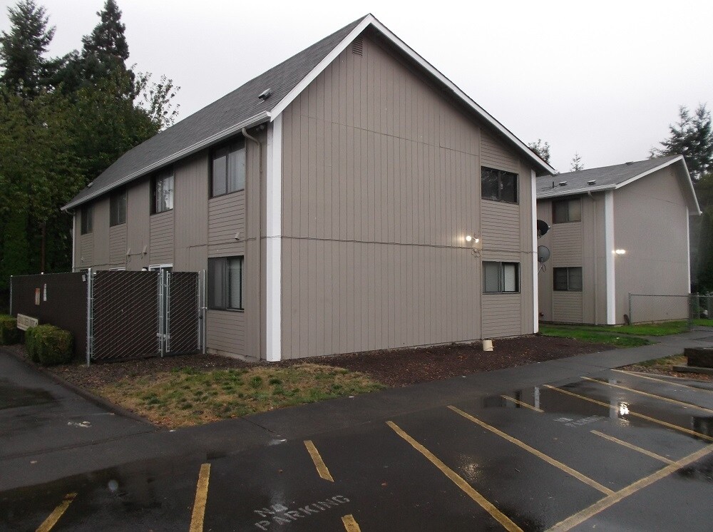 Thomas Creek Court Apartments in Scio, OR