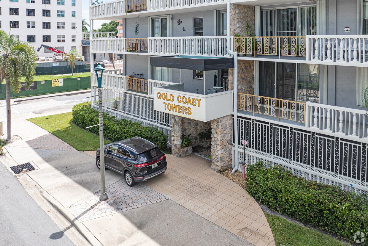 Entrada - Gold Coast Towers