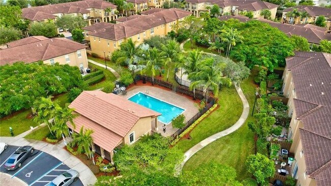 Building Photo - 6860 Julia Gardens Dr
