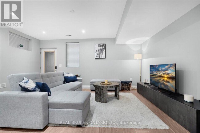 Photo du bâtiment - 25A Mystic Ave