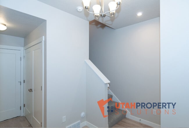 Building Photo - 994 W 380 S