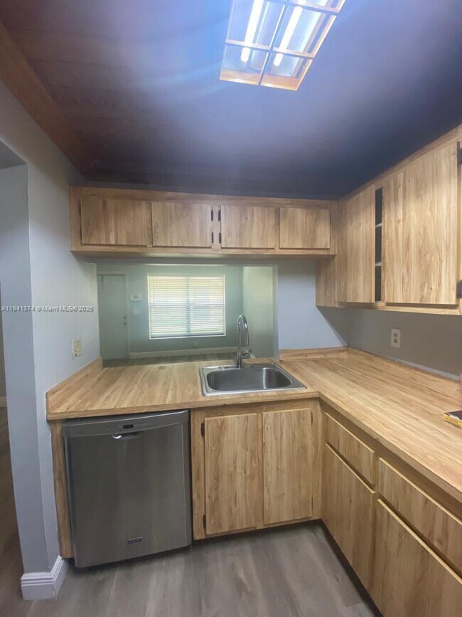 Foto del edificio - 10055 NW 4th St