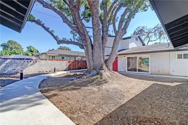 Building Photo - 547 W Orangethorpe Ave