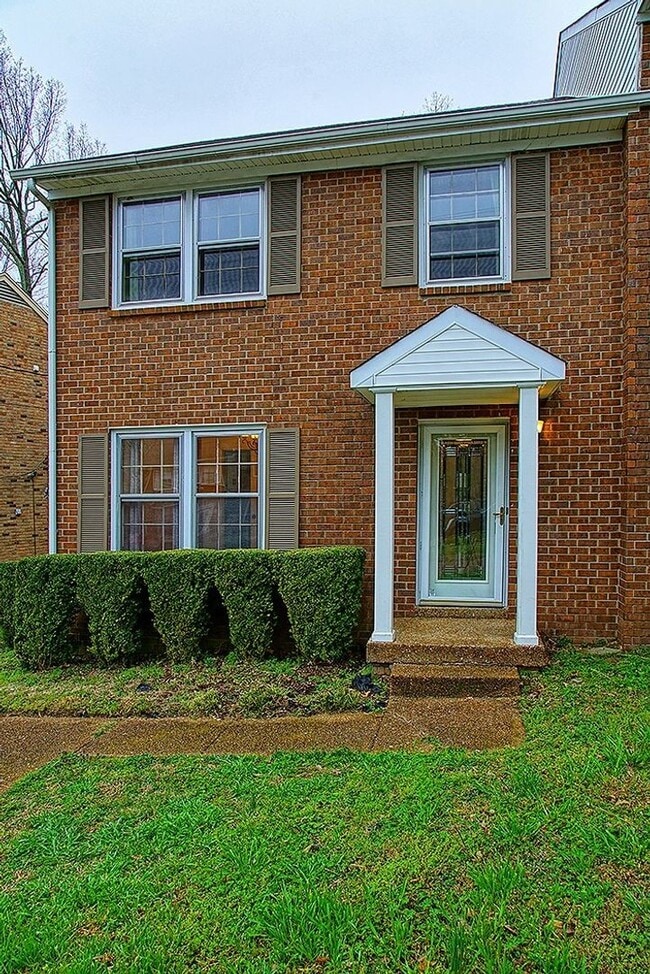 Building Photo - Spacious 2 bedroom/2.5 bath home for rent!