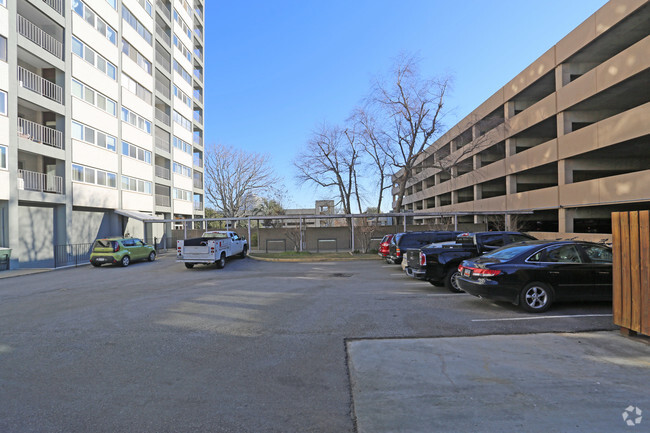 Foto del edificio - Senate Plaza