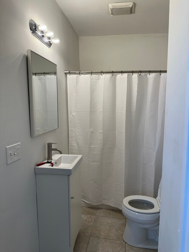 Foto principal - 159 Black Rock Ave