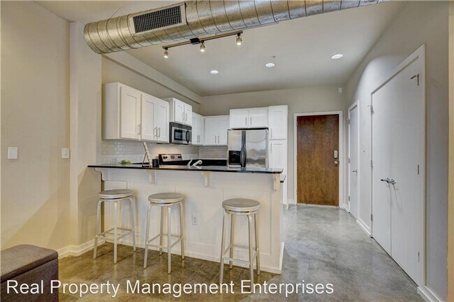 Building Photo - 1 br, 1 bath House - 1 NE 2nd St #304