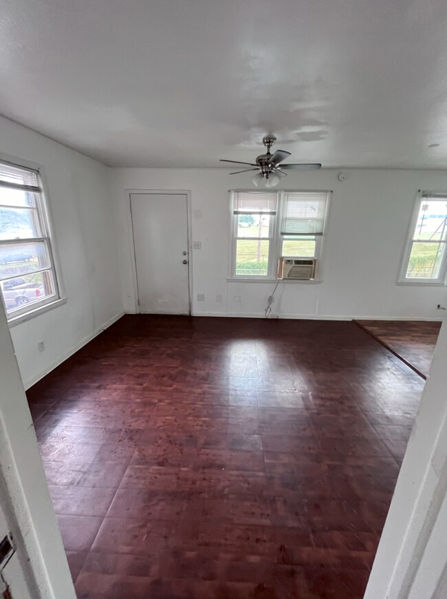Foto del edificio - 223 N Clinton St