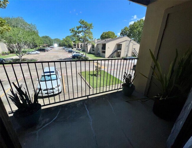 Building Photo - 3300 Pebblebrook Dr