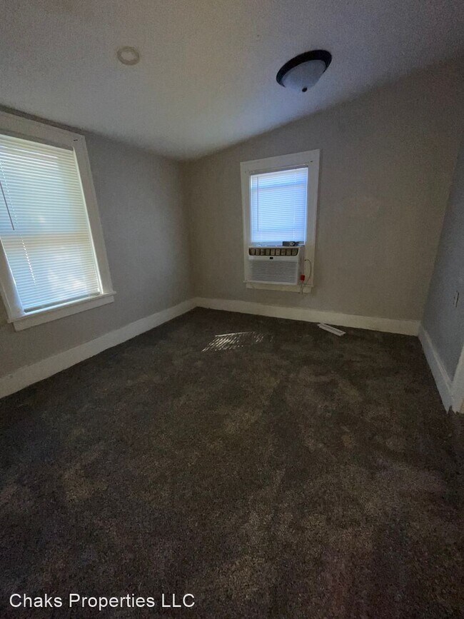 Building Photo - 3 br, 1 bath House - 1413 E 5th St