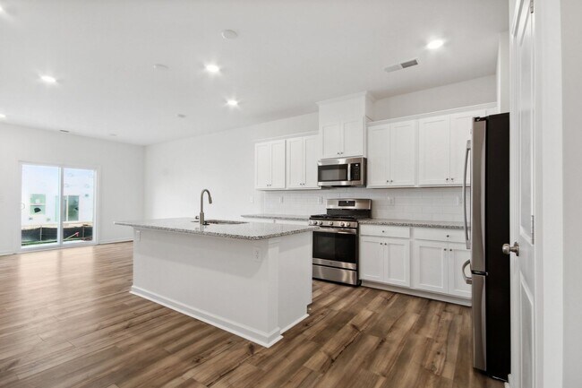 Building Photo - 3 Bedroom townhome in Charlotte