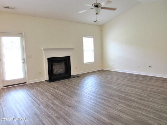 Building Photo - 229 Silver Hills Dr