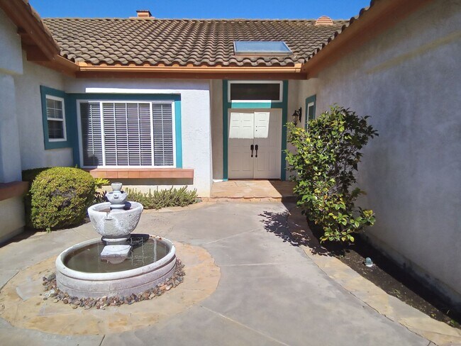 Foto del edificio - Huge 4 bedroom/2 1/2 bathroom Oceanside ho...
