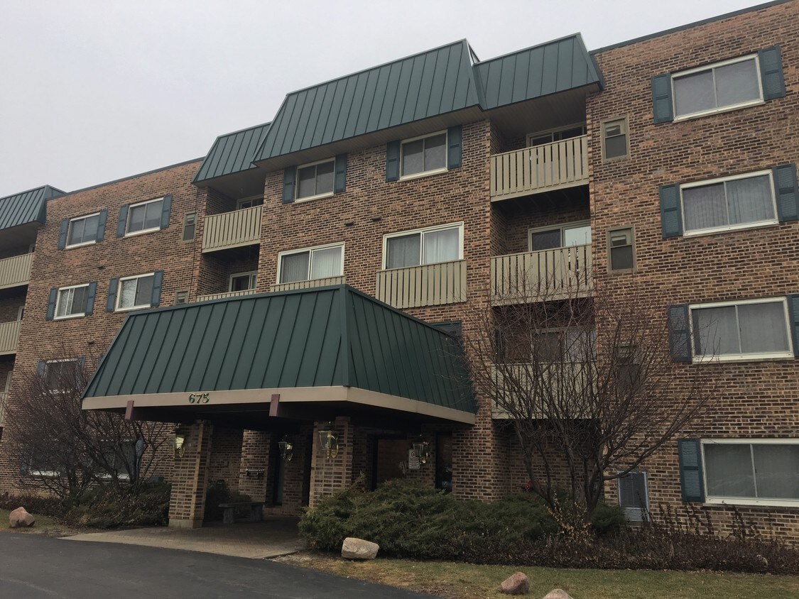 Third story condo with elevator access - 675 Grove Terrace