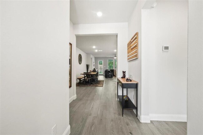 Foto del edificio - 7315 Honey Creek Ln