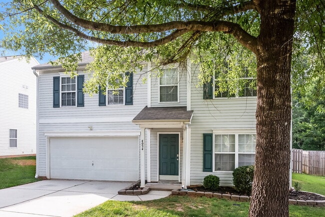 Building Photo - 4024 Larkhaven Village Dr