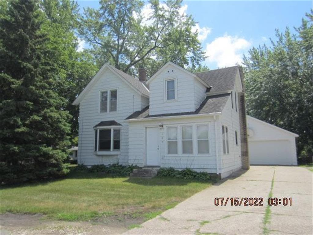 Primary Photo - 109 Balsam Ave E