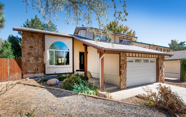Building Photo - 1189 Panorama Dr