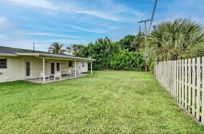 Building Photo - 214 SW 3rd St