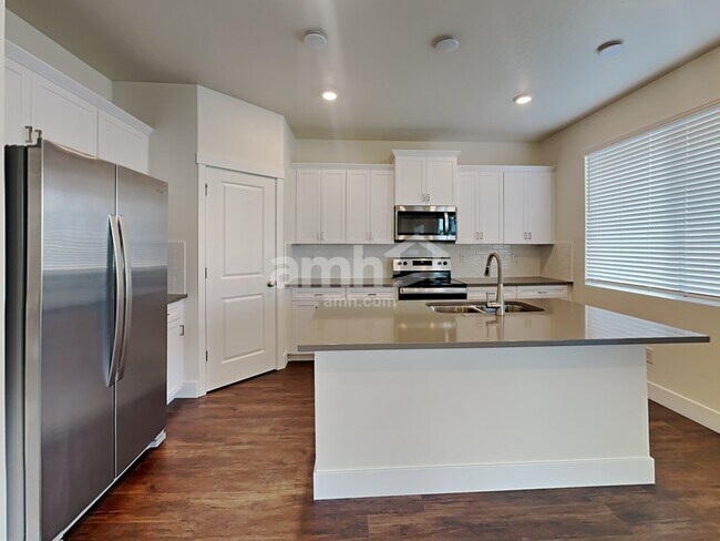 Building Photo - 8014 Katriel Ct SW