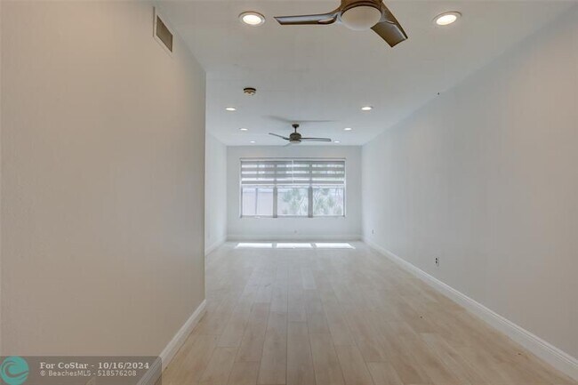 Building Photo - 2400 NE 33rd Ave