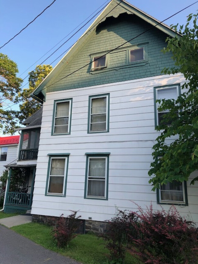 Building Photo - 121 Cascadilla Ave