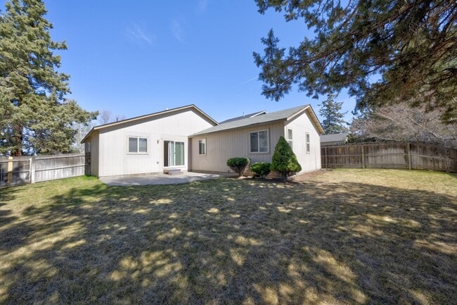 Building Photo - 2639 NE Brian Ray Ct