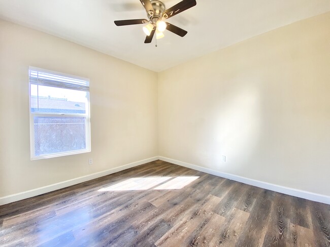 Building Photo - 132 W 74th St