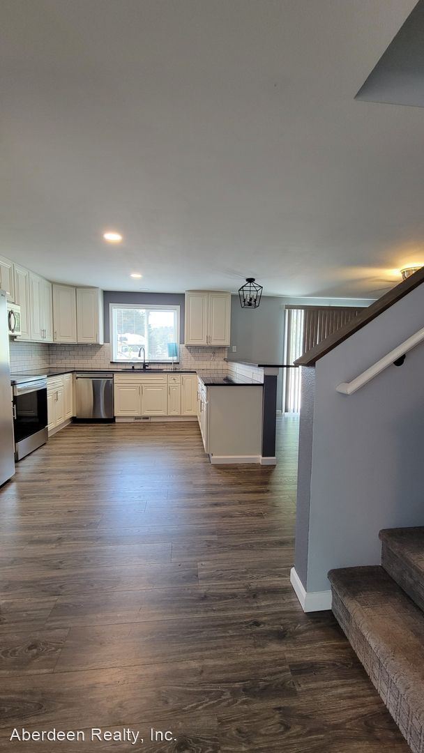Building Photo - 4 br, 2.5 bath House - 293 Glacier Court SE