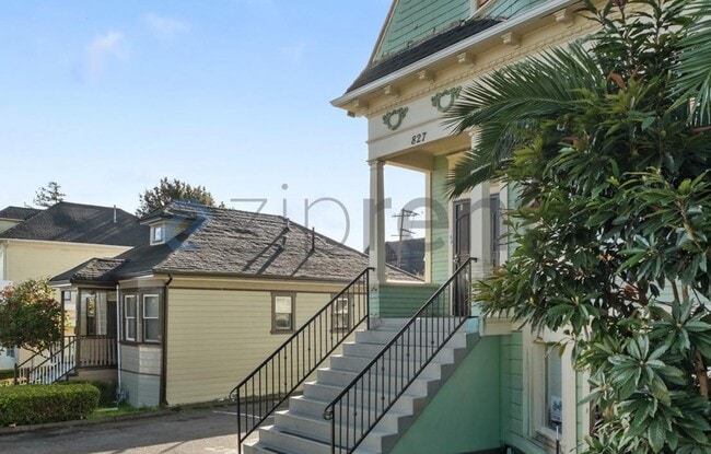 Building Photo - 827 Georgia St