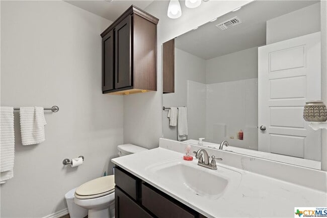 Building Photo - 801 Ross Rd