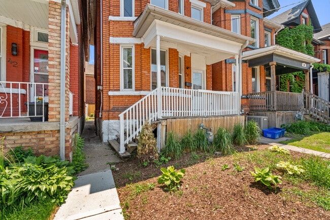 Building Photo - 40 Ashley St