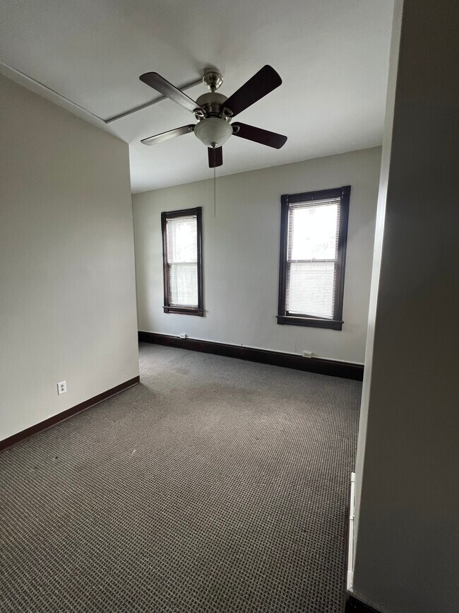 living room - 1015 High St