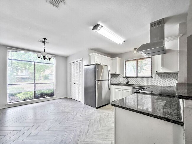 Building Photo - 3803 Brookfield Dr