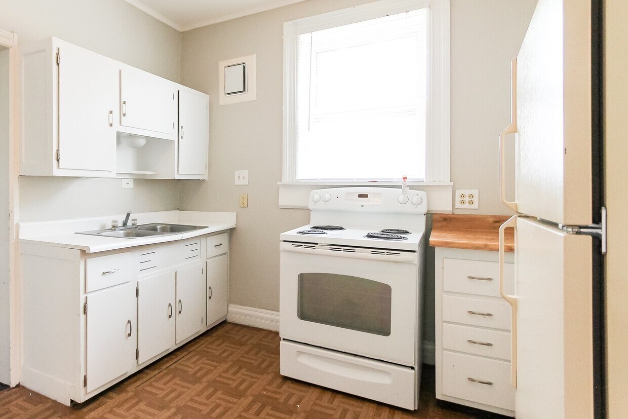 Primary Photo - PRELEASING FOR AUGUST 2024! In-Unit Washer...