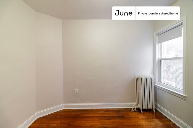 Building Photo - Private bedroom in 4 bed/1 bath Home