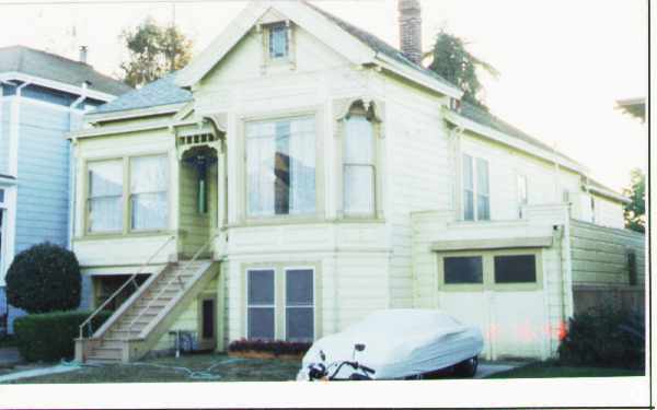 Building Photo - 1613 Benton St
