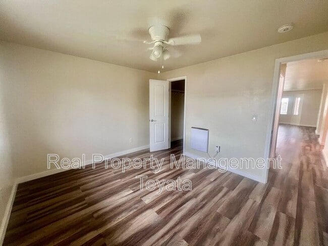 Building Photo - 902 S 22nd Ct