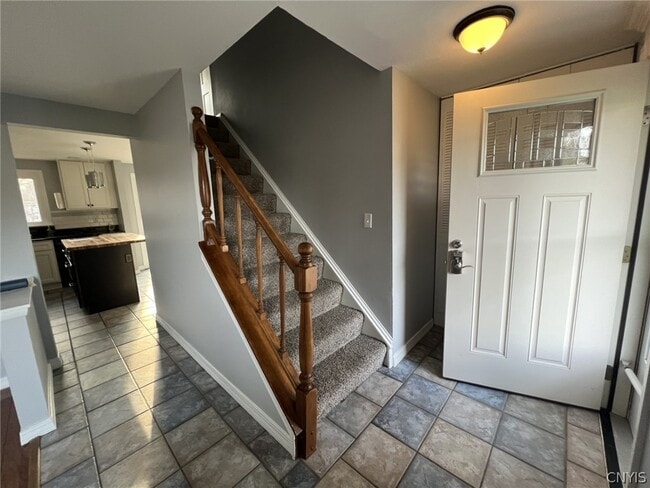 Building Photo - 10 Echodale Ave