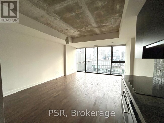 Photo du bâtiment - 629 King St W