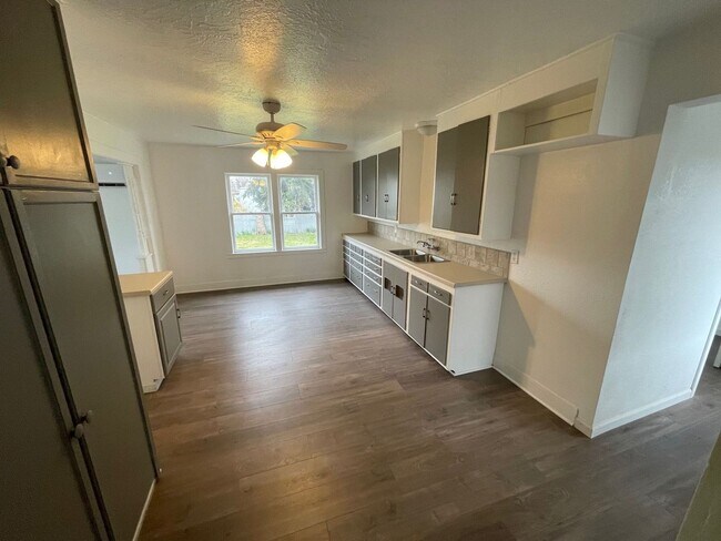 Foto del edificio - 3916 Homedale Rd