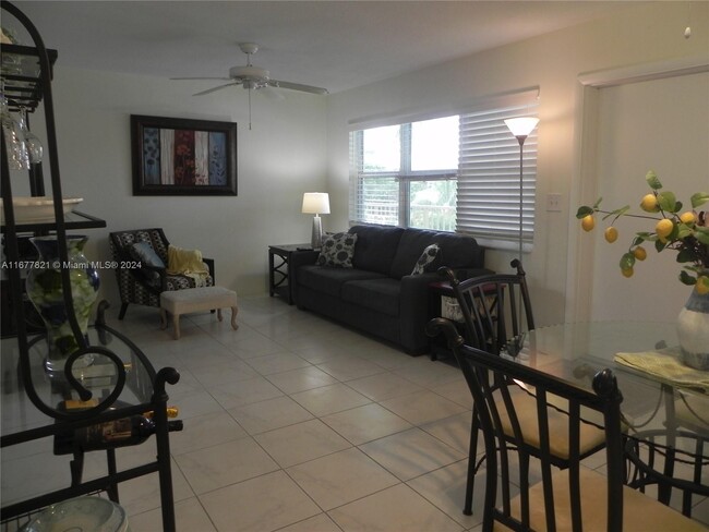 Foto del edificio - 3212 NE 8th Ct