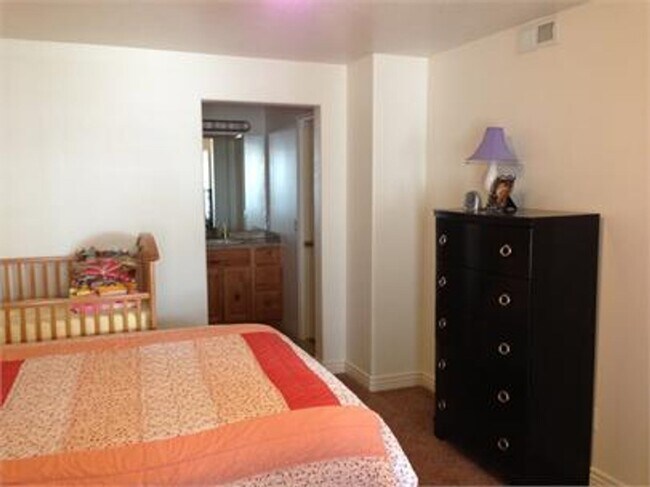 Foto del edificio - REDUCED RENT!! 3 Bedroom/2 Bathroom Condo ...