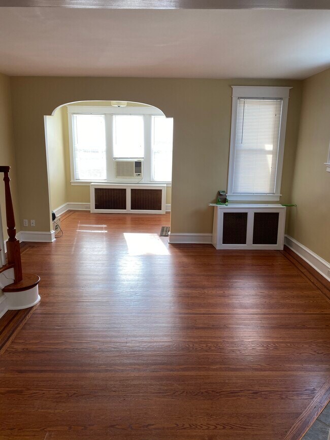 Living rm/ vestibule - 636 Jamestown St