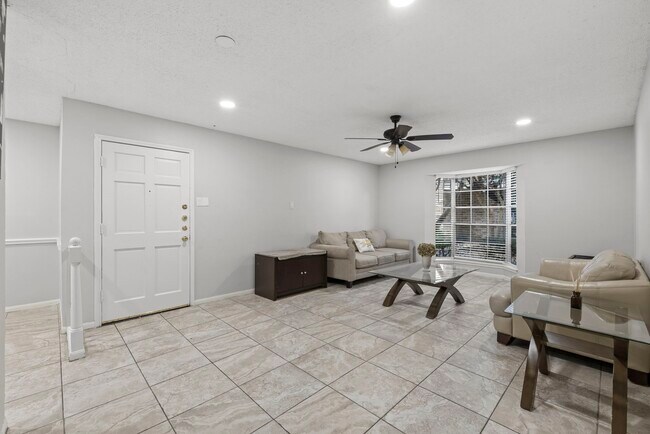 Building Photo - 7900 Westheimer Rd