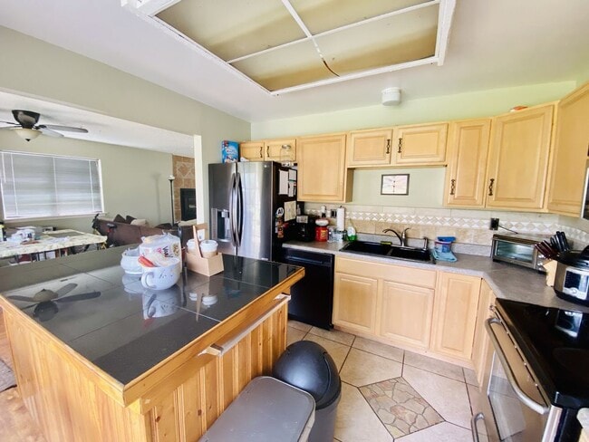 Building Photo - 3 Bedroom 2.5 Bath in Virginia Beach