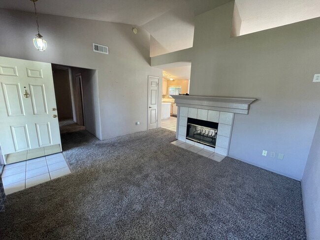 Foto del edificio - Single story home in convenient Salida!